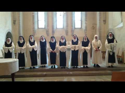 Nunnekören sjunger Salve Regina Vreta Kloster