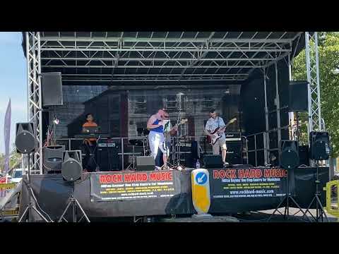 Moovin On - Fenny Poppers festival August 2022