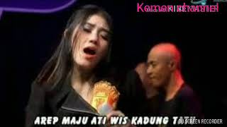 Download lagu Via Vallen kepaling mp3