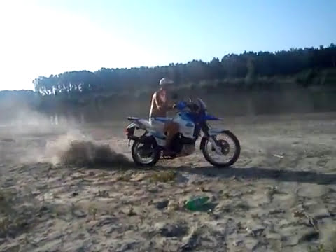 Pe plaja la Cotu Mihalea atv si motociclete drift in nisip