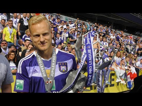 Oli Deschacht making his debut against Beveren (18/12/2001)