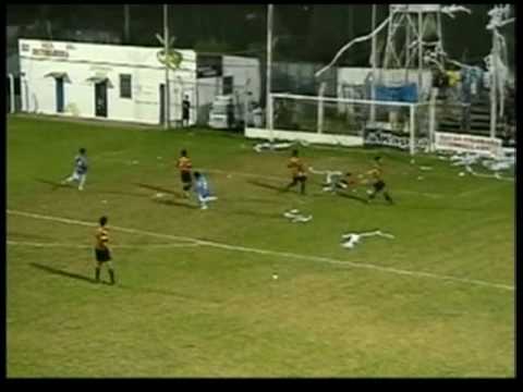 GOLS MARCADOS POR BERGSON COM PÉ DIREITO E PÉ ESQUERDO.