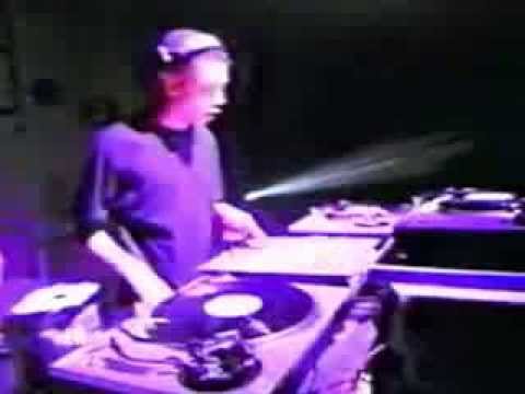 [Video] JEFF MILLS very rare live set @ Liquid Room 199? (Sony TechnoTV)