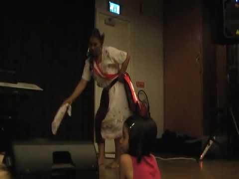 Tita bailando tondero en Suecia (Vikinca).mpg