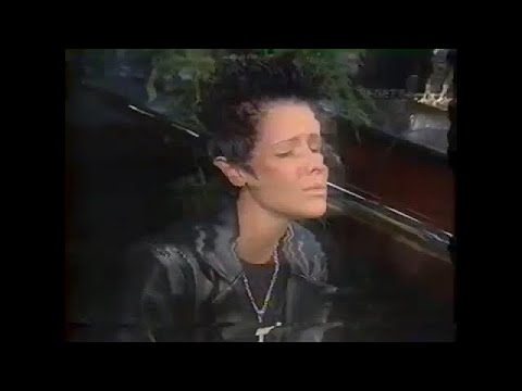 ▪Krystal Harris live   SuperGirl (Live @ Superpop)   Brazil 2001  Video