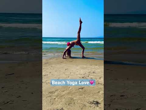 Beach Yoga🔥 Advanced Yoga Flow💓 Balance & Stretch #advancedyoga #asanasyoga #yogagirl #shortsviral