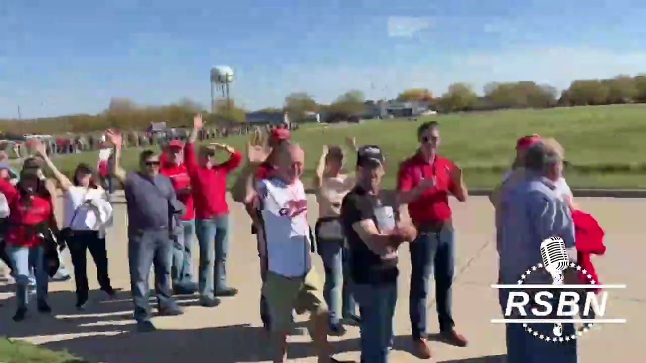 The Crowd Just Keeps Going | Hours-Long Line to See Trump in Sioux City, IA - 10/22/2026