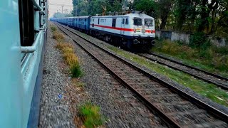 preview picture of video 'WAP7 Kannur Coimbatore fast passenger looping at Thikkoti'