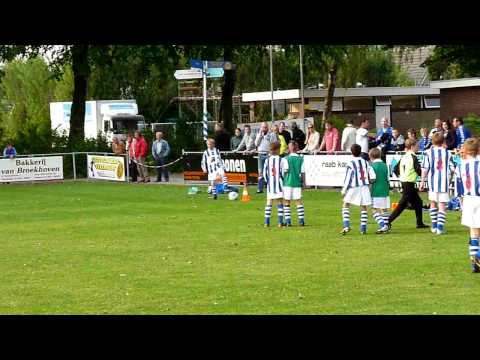 Training V.V. "Steenbergen" E1 door John de Wolf en Donny Gorter
