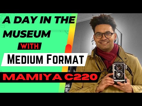 Film Street Photography with medium format camera. Mamiya C220