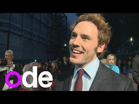 愛情，羅西》劇組在電影全球首映禮上談最奇葩的愛情和戀情。 (Love, Rosie cast talk strangest loves and romances at the film's world premiere)