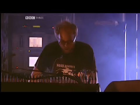 [4k] The Chemical Brothers - Live @ Glastonbury 2004
