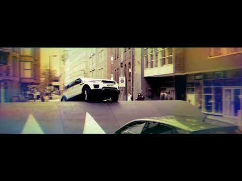 RANGE ROVER EVOQUE STUNT