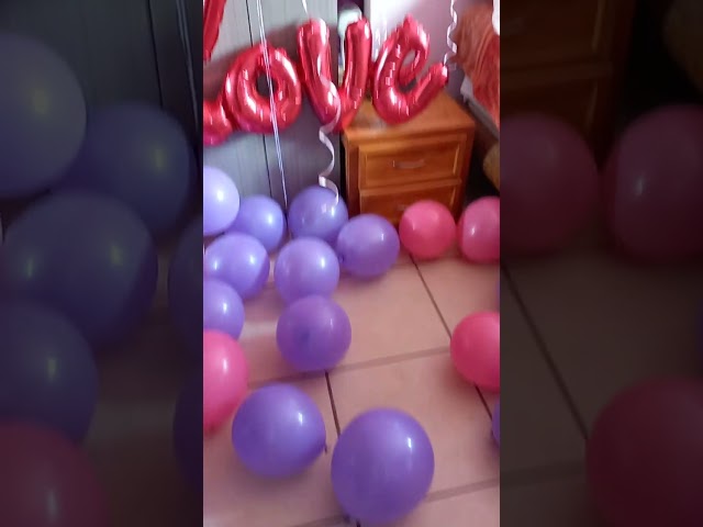 Vídeo relacionado con QUIERES SER MI NOVIA - Globos de letras Quieres Ser Mi Novia, globos de 40,6 cm, letras del alfabeto, globo de Mylar con 200 pétalos de rosa artificiales para decoraciones del día de San Valentín