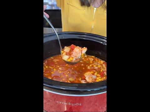 Easy chicken tortilla crockpot soup