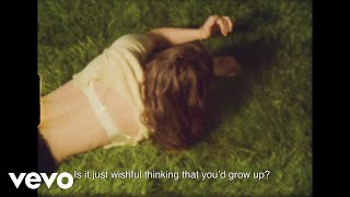 Kadr z teledysku Wishful Thinking tekst piosenki Gracie Abrams