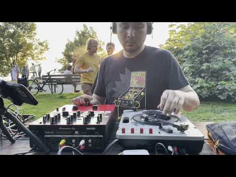 Messing around with the DJM S5 using DJay Pro AI and a Reloop SPiN
