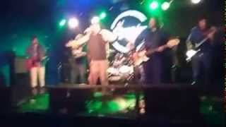 lejos de aca elojo de king kong.