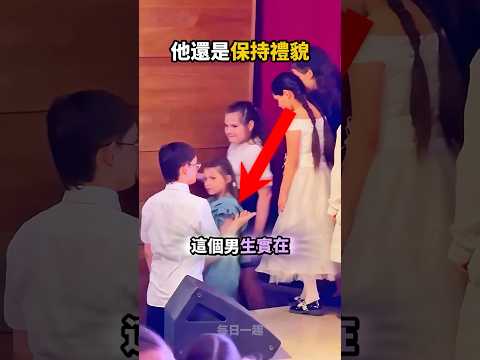 他的情景太尷尬了😣女生完全不理會他🙂‍↔️