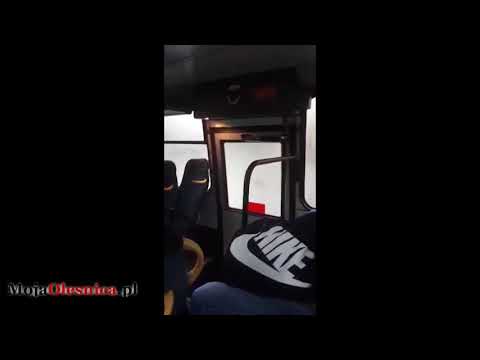 23.05.2019 W czasie jazdy w autobusie otwierają się drzwi