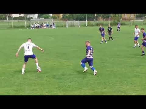 Unia Nowa Sarzyna strzela w meczu z KS Sarzyna - 25K. A klasy 07.06.2025r.