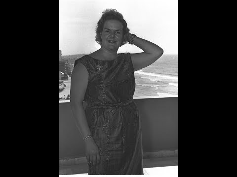 Maureen Forrester sings "Sea Pictures"