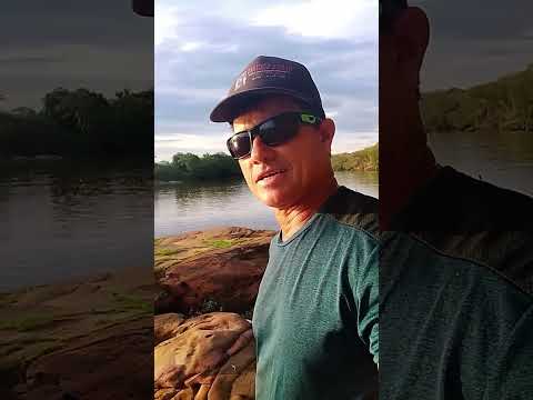 Éu conversando e mostrando as beleza do rio Araguaia Aragarças Goiás 