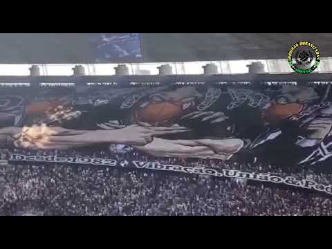 Estreia do bandeirão novo da torcida Cearamor.