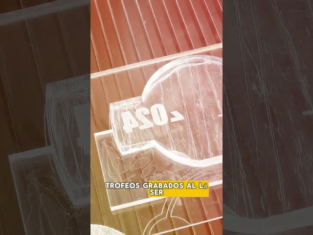 Vídeo relacionado con Modixun Paquete de 30 placas de nombre con respaldo adhesivo, plantillas de grabado láser, placa de trofeo personalizada de aluminio metálico grabada, etiqueta de nombre personalizada, 7,5 x 2,5 cm