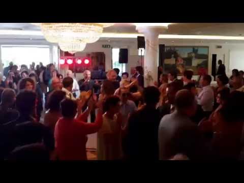 SPOSI E INVITATI ENTRANO BALLANDO - INGRESSO MATRIMONIO 2016 - VILLA MEDICI FRANCESCO BARATTUCCI