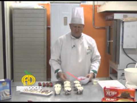 RECEITAS J.E.B ALIMENTOS - MOUSSE DE CHOCOLATE COM MORANGO