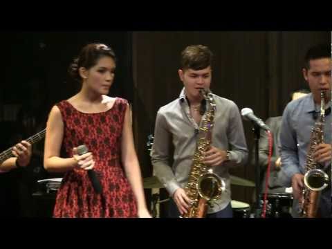 BLP ft. Monita Tahalea - Have Yourself A Merry Christmas @ Mostly Jazz 23/12/12 [HD]