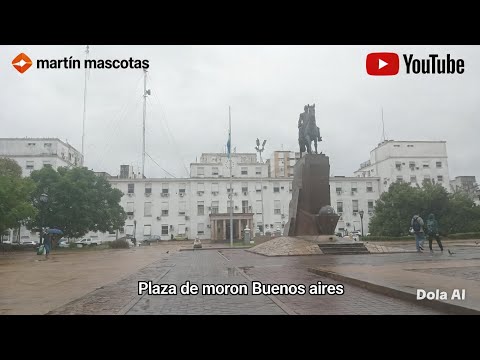 Llevando peces al acuario : Moron Bueno Aires ,Plaza de Moron 