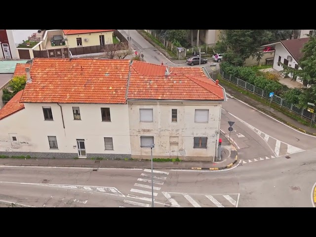 MUGGIO’ CENTRO : SOLUZIONE SEMINDIPENDENTE GIARDINO E BOX