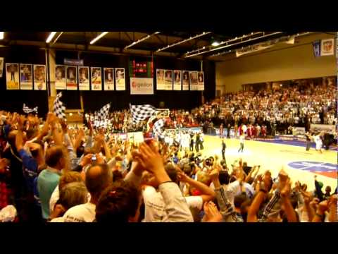 20100525 Donar - Gasterra Flames - Groningen kampioen 2010.avi