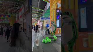 Crazy Salute to See the Beautiful Girl - Crazy Green Frog #crazy #green #frog #viral #shorts #girl