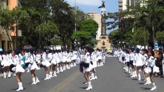 Banda de Guerra - Colegio Vicente Rocafuerte FULL HD (Desfile del 9 de Octubre 2013)