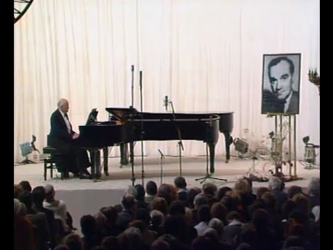 Sviatoslav Richter plays Haydn Piano Sonata no. 33, Hob. XVI:20  - video 1991