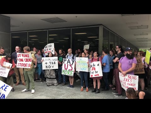 UT graduate students rally for better pay