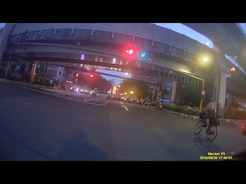 0930 台北市西寧北路 | 機車闖紅燈 | 急剎&險撞 |
