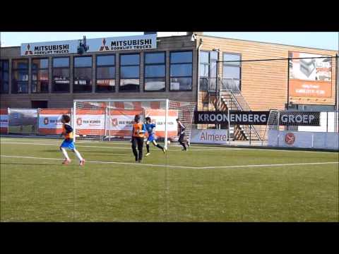 Kay Hilverink, 12 jaar, training bij Almere City FC D2