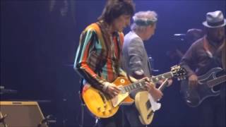 Ronnie Wood's solo on Shine A Light - Chicago, 2013