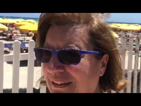 A Mondello c'è il pienone ma i bagnanti si lamentano per i prezzi dei lidi