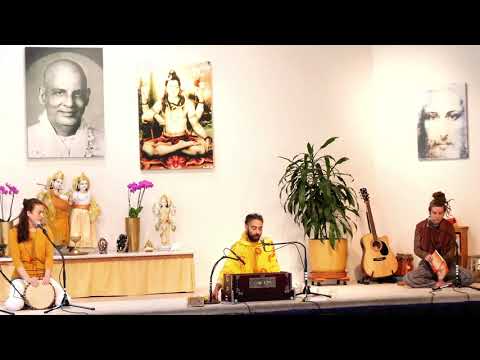 Satsang  - Kirtan, Mantra und Arati mit Momo Nilakantha