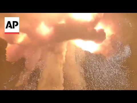 Jeff Bezos&rsquo; Blue Origin Rocket Explodes in Fiery Night Test Blast