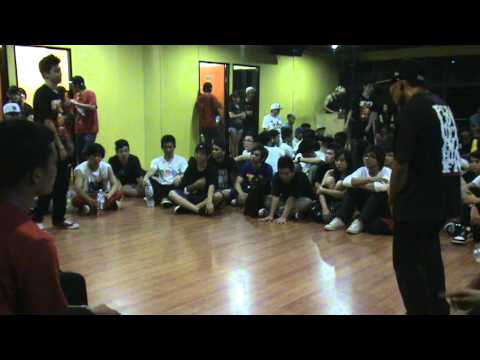 SemiFinal Footwork Battle:UFC JAM 2012