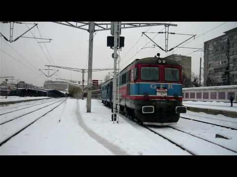 Sulzerele 60-1524-2 & 60-1563-0 efectuand manevre in Gara de Nord, 02 Februarie 2010
