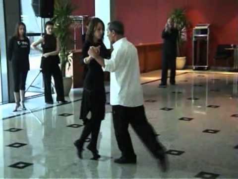 Osvaldo Zotto & Lorena Ermocida  - tango class - las sacadas de hombre y mujer