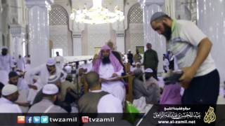 صحة صلاة المنفرد خلف الصف image