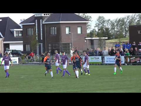 Tom Wuyts opent de score voor Kloetinge tegen Bruse Boys